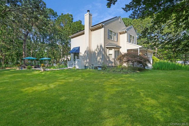 20 Deborah Drive, Westhampton Beach, NY 11978