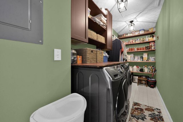 4650 Parrau Drive, 67E, Columbus, OH 43228