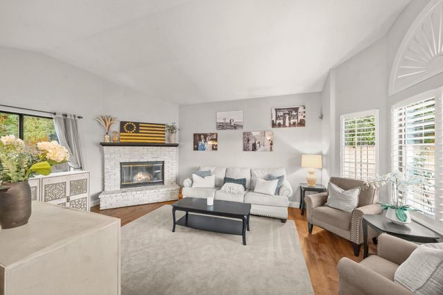 412 Community Dr, Roseville, CA 95678