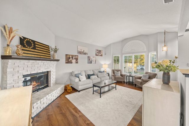 412 Community Dr, Roseville, CA 95678