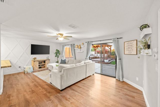 412 Community Dr, Roseville, CA 95678