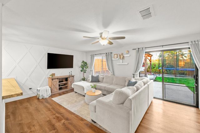 412 Community Dr, Roseville, CA 95678