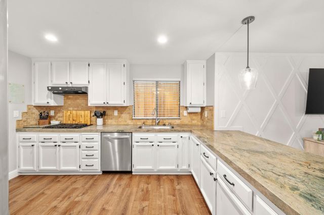 412 Community Dr, Roseville, CA 95678