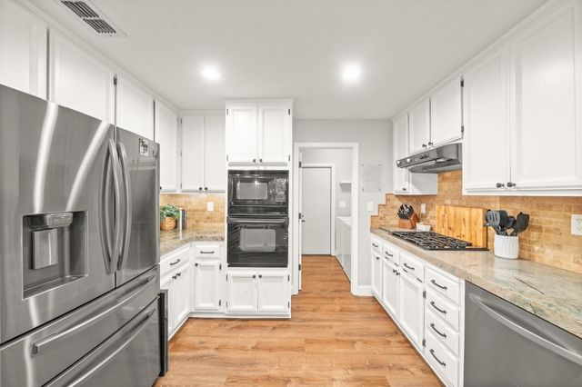 412 Community Dr, Roseville, CA 95678