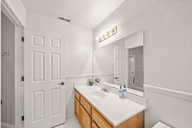 412 Community Dr, Roseville, CA 95678