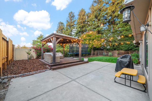412 Community Dr, Roseville, CA 95678