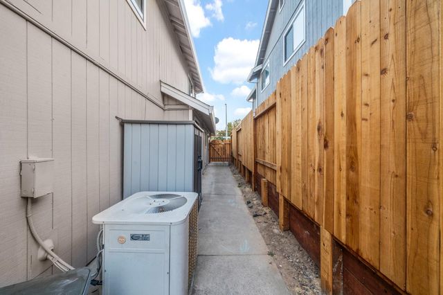 412 Community Dr, Roseville, CA 95678
