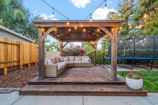 412 Community Dr, Roseville, CA 95678