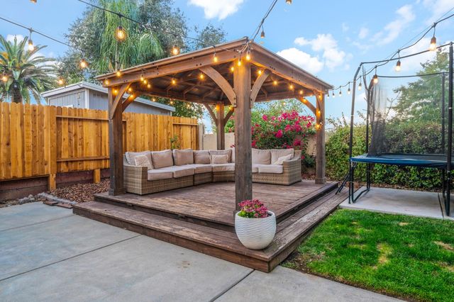412 Community Dr, Roseville, CA 95678