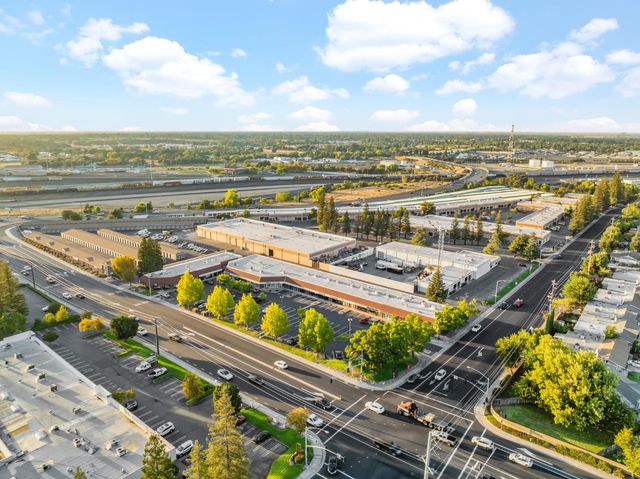 412 Community Dr, Roseville, CA 95678
