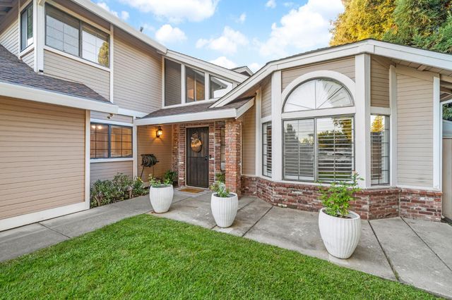 412 Community Dr, Roseville, CA 95678