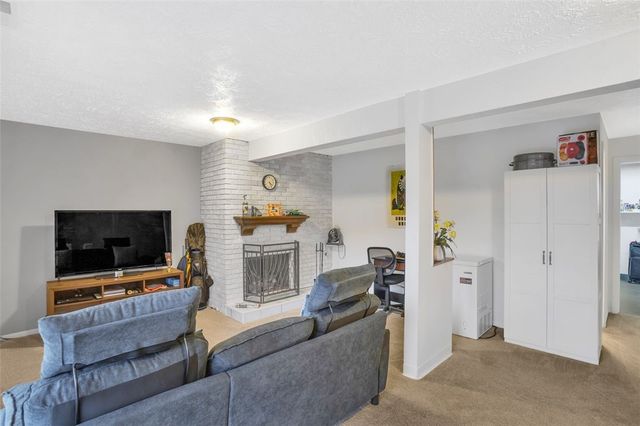 107 Georgetown Ln, Export, PA 15632
