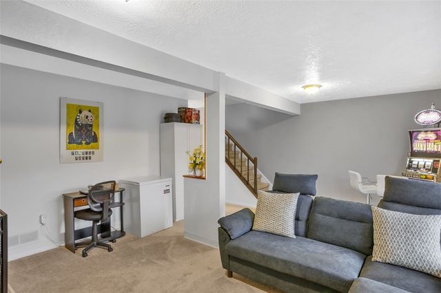 107 Georgetown Ln, Export, PA 15632