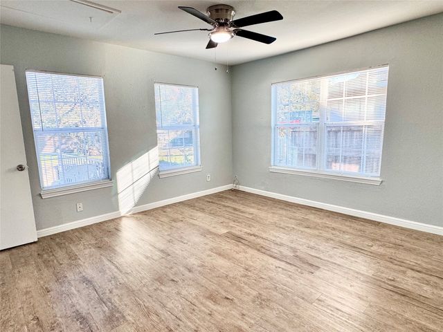 202 N Riverside Drive, Fort Worth, TX 76111