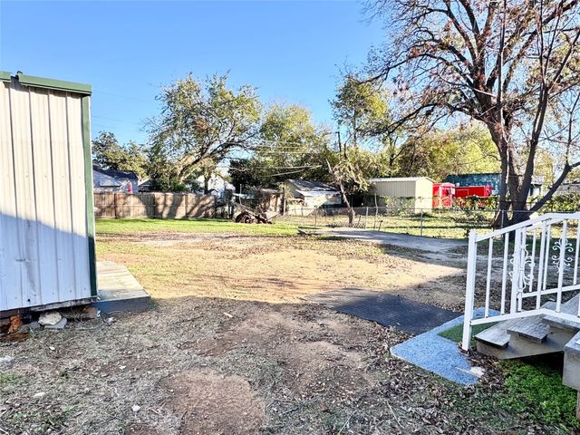 202 N Riverside Drive, Fort Worth, TX 76111