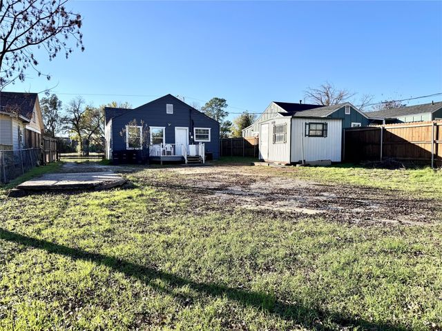 202 N Riverside Drive, Fort Worth, TX 76111