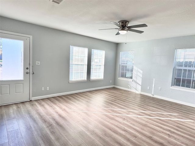 202 N Riverside Drive, Fort Worth, TX 76111