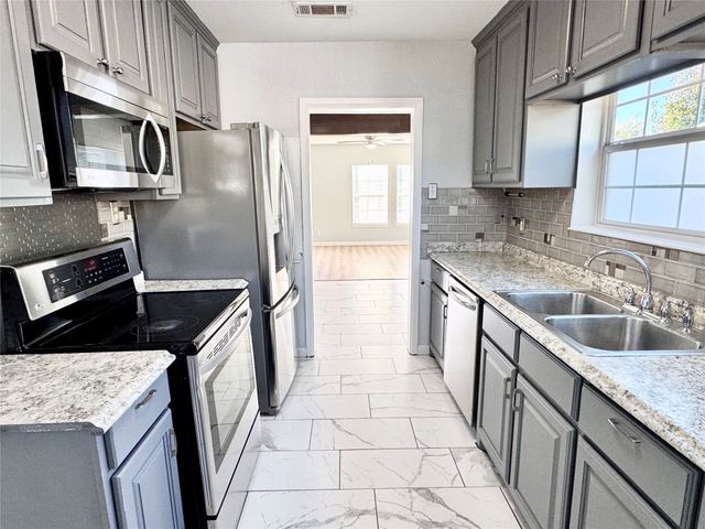 202 N Riverside Drive, Fort Worth, TX 76111