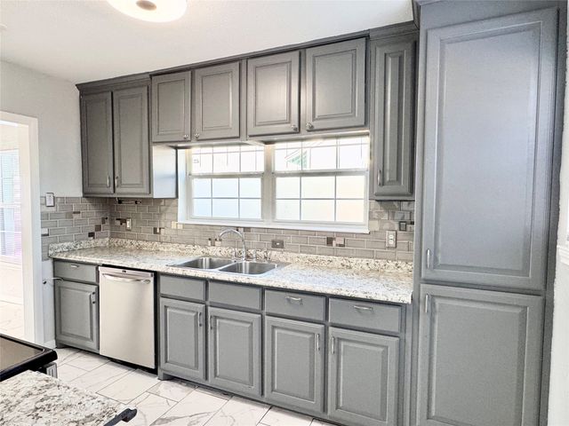 202 N Riverside Drive, Fort Worth, TX 76111