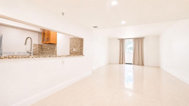 1621 Collins Ave 310, Miami Beach, FL 33139
