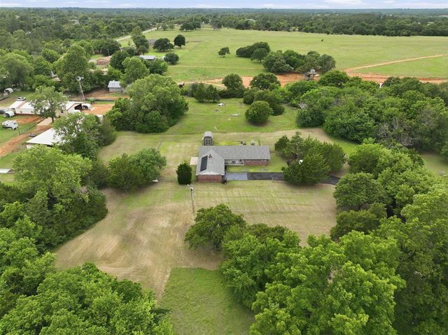 1452 Woodcrest Drive, Harrah, OK 73045