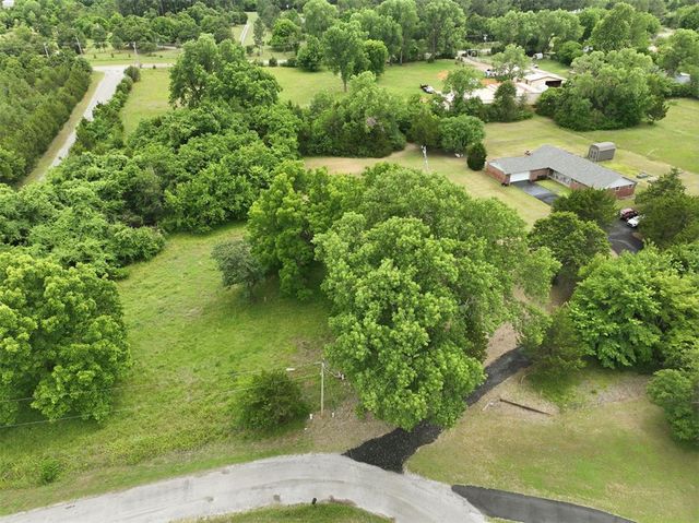 1452 Woodcrest Drive, Harrah, OK 73045