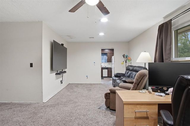 1452 Woodcrest Drive, Harrah, OK 73045