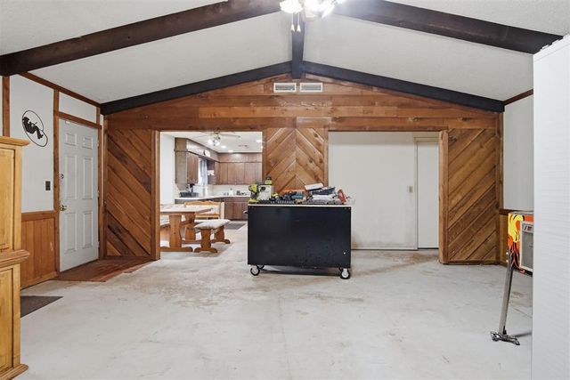 1452 Woodcrest Drive, Harrah, OK 73045