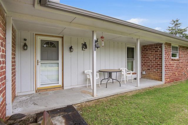 1452 Woodcrest Drive, Harrah, OK 73045