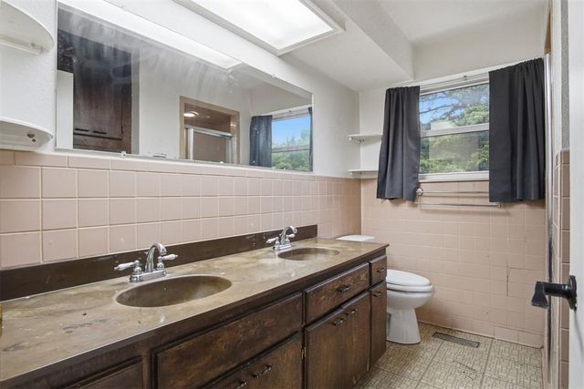 1452 Woodcrest Drive, Harrah, OK 73045