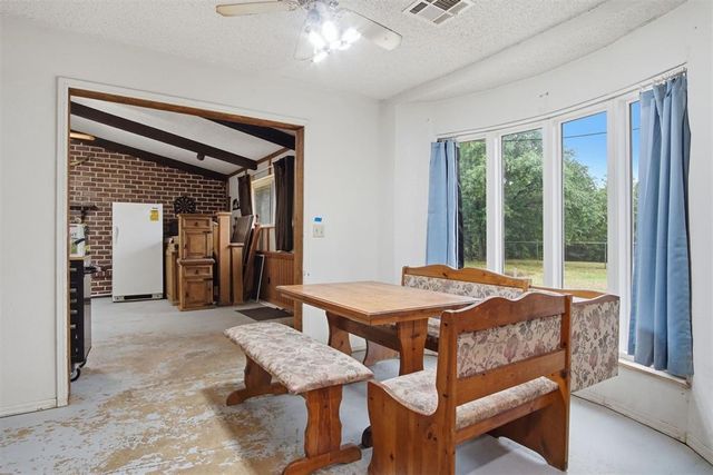 1452 Woodcrest Drive, Harrah, OK 73045