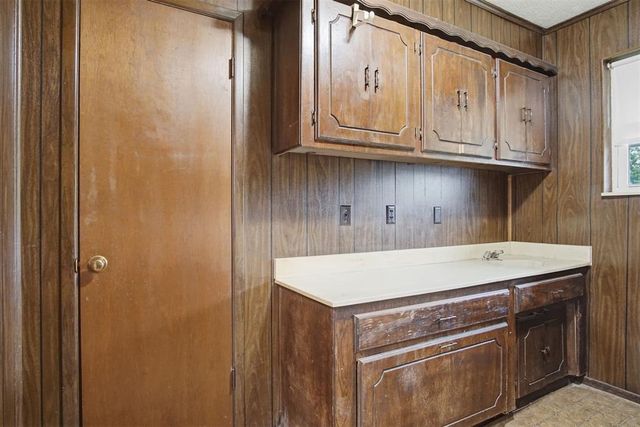 1452 Woodcrest Drive, Harrah, OK 73045