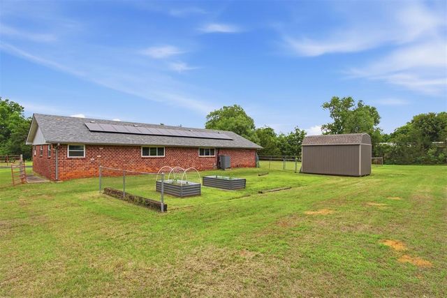 1452 Woodcrest Drive, Harrah, OK 73045
