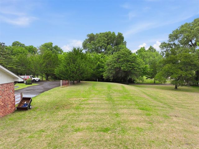 1452 Woodcrest Drive, Harrah, OK 73045