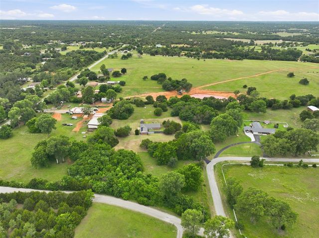 1452 Woodcrest Drive, Harrah, OK 73045