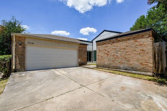 7714 Teal Run Drive, Houston, TX 77071