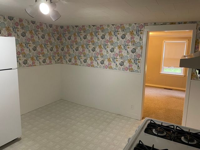 126 Lowell St R, Peabody, MA 01960