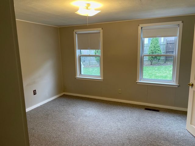 126 Lowell St R, Peabody, MA 01960