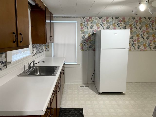 126 Lowell St R, Peabody, MA 01960