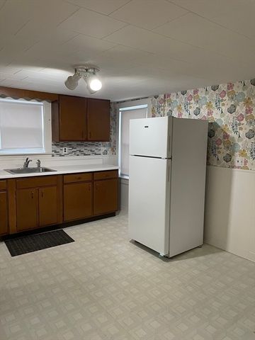 126 Lowell St R, Peabody, MA 01960