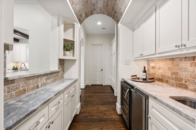 4609 Beech Street, Bellaire, TX 77401