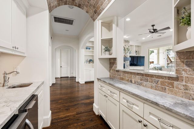 4609 Beech Street, Bellaire, TX 77401