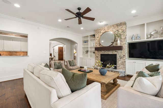 4609 Beech Street, Bellaire, TX 77401