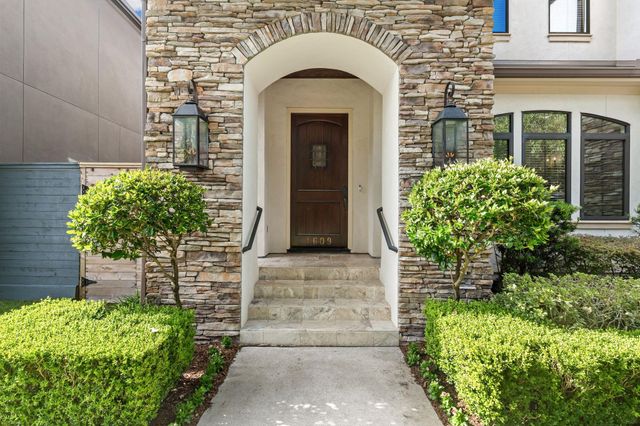 4609 Beech Street, Bellaire, TX 77401