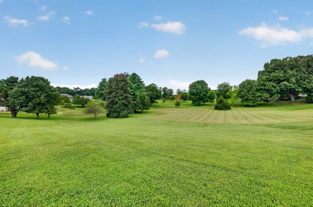 3000 Surrey Ridge Rd, Clarksville, TN 37043