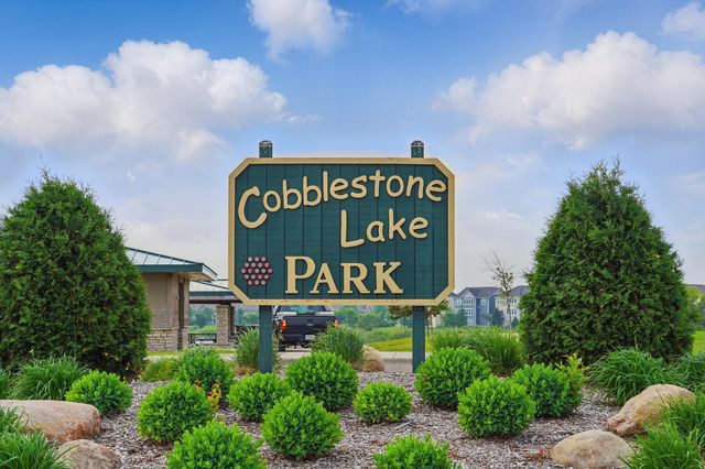 1052 Adamstown Drive, Rosemount, MN 55068