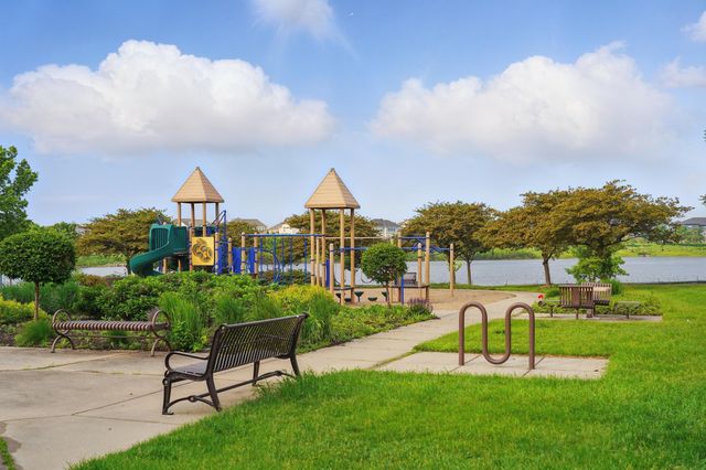 1052 Adamstown Drive, Rosemount, MN 55068