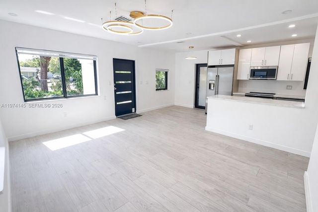 1645 NE 180th St, North Miami Beach, FL 33162