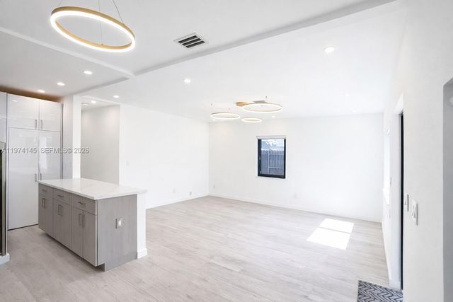 1645 NE 180th St, North Miami Beach, FL 33162