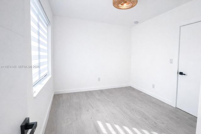 1645 NE 180th St, North Miami Beach, FL 33162